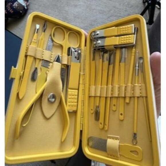 New 18pcs Manicure Set Pedicure Nail Clippers Set Travel Hygiene Kit - Picture 1 of 2